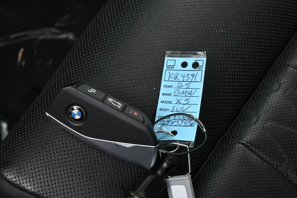 Used 2025 Black Sapphire Metallic BMW xDrive50e image 21
