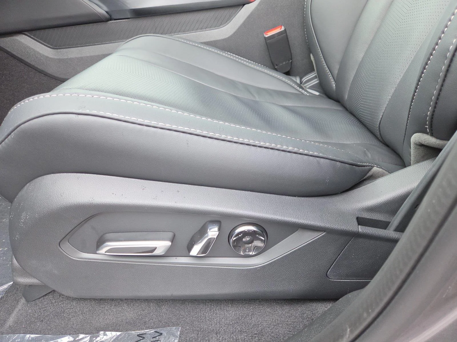 New 2026 Liquid Carbon Metallic Acura SH-AWD w/Tech image 19