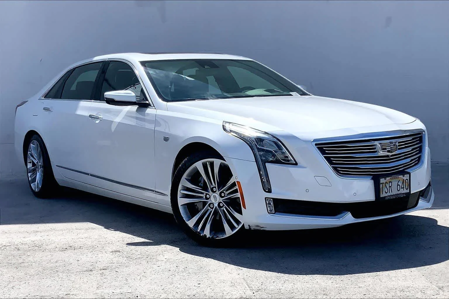 Used 2017 CRYSTAL WHITE TRICOAT Cadillac Platinum AWD image 21