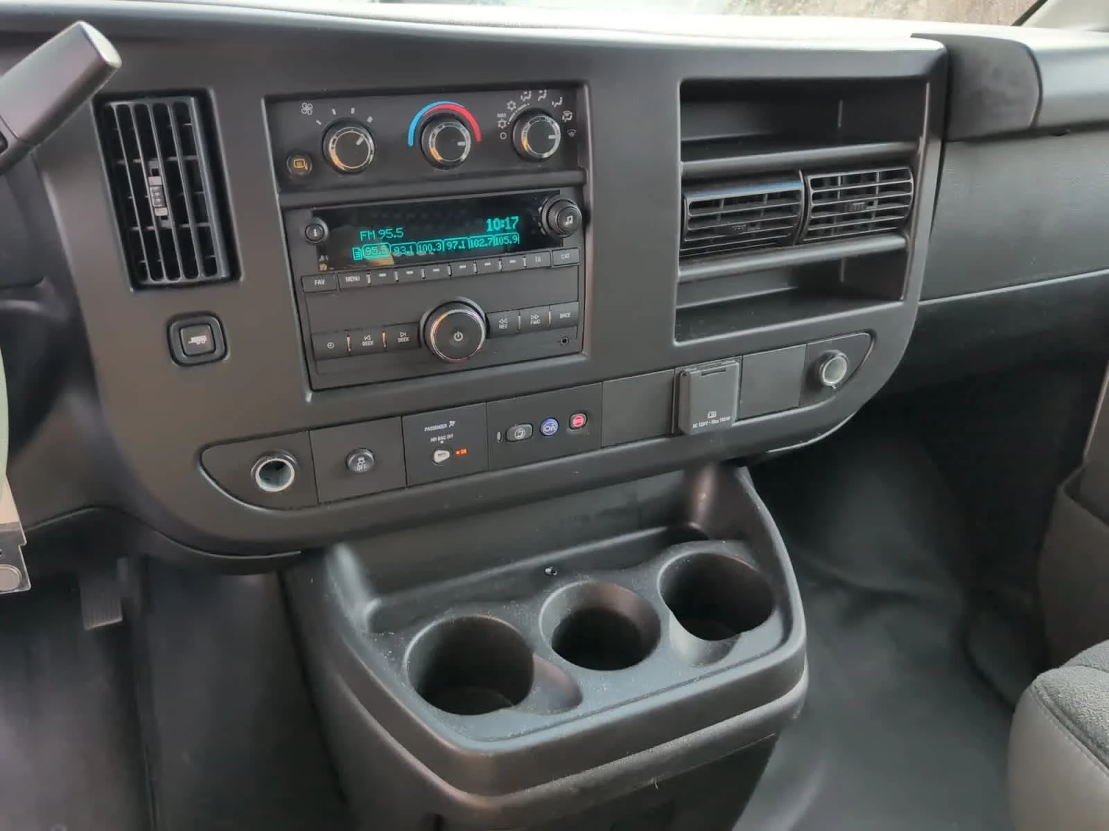 Used 2023 Summit White GMC  image 15