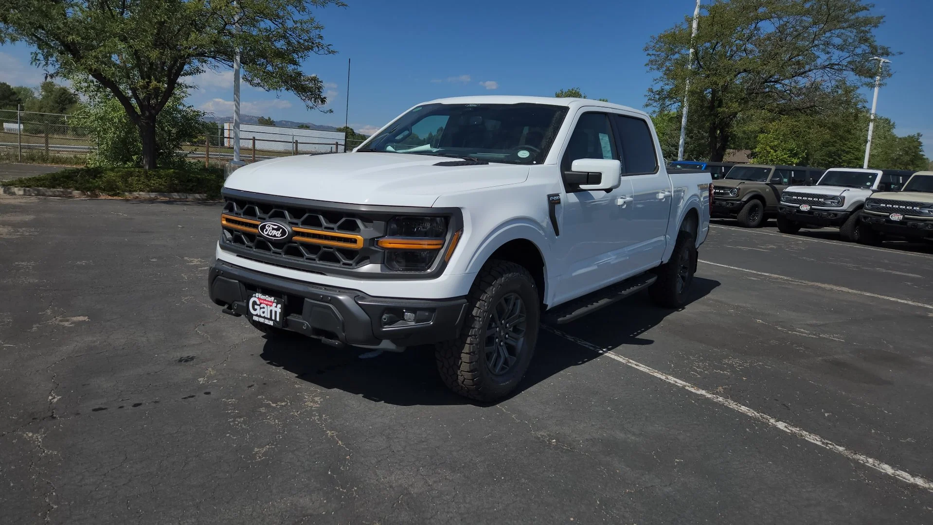 New 2026 Oxford White Ford Tremor image 2