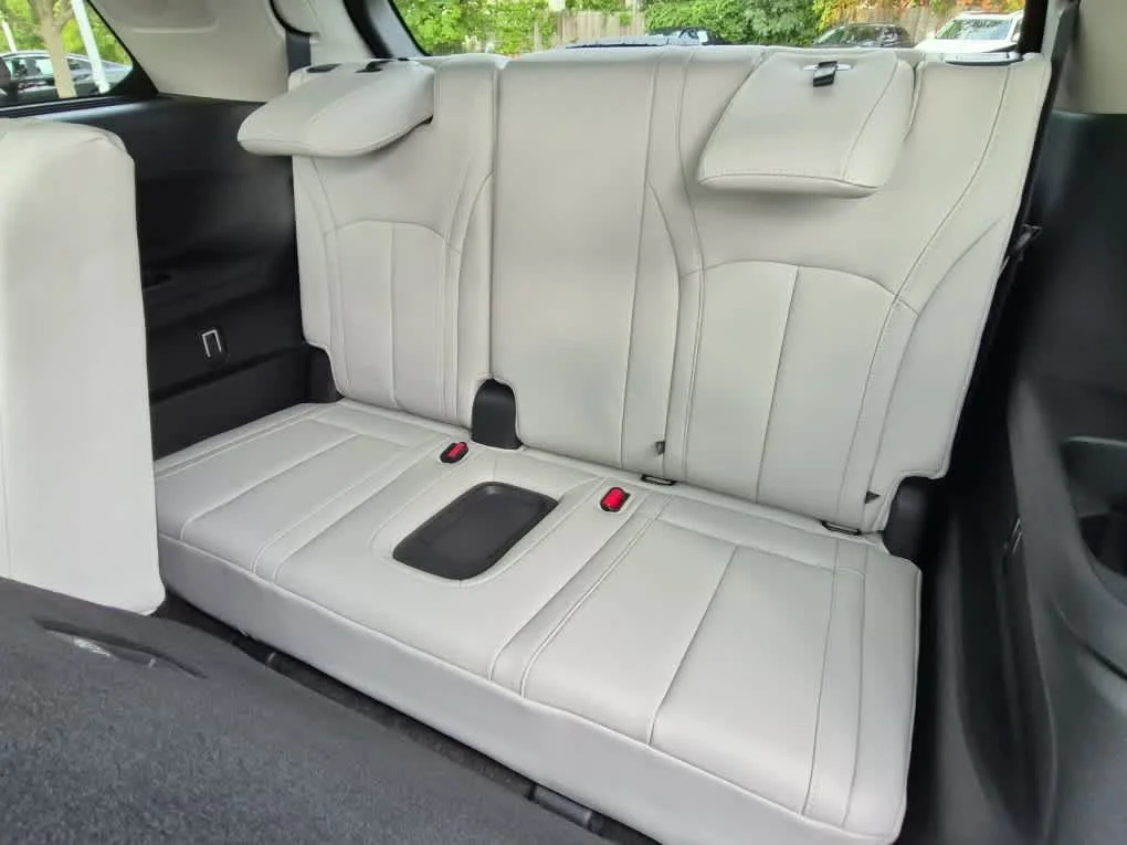 New 2027 DEEP EMERALD INFINITI Luxe AWD image 7