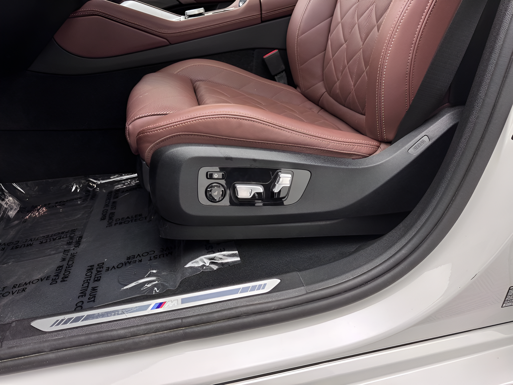 Used 2025 White Metallic BMW xDrive40i image 17