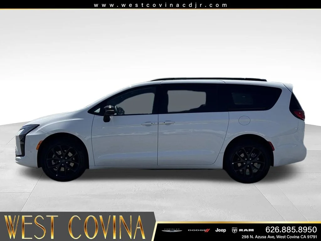 New 2027 Bright White Clear-Coat Exterior Paint Chrysler Limited image 12