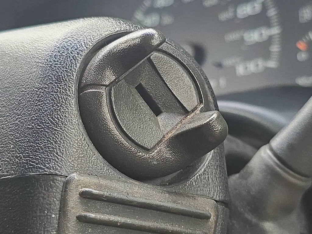 Used 1996  GMC SL image 17