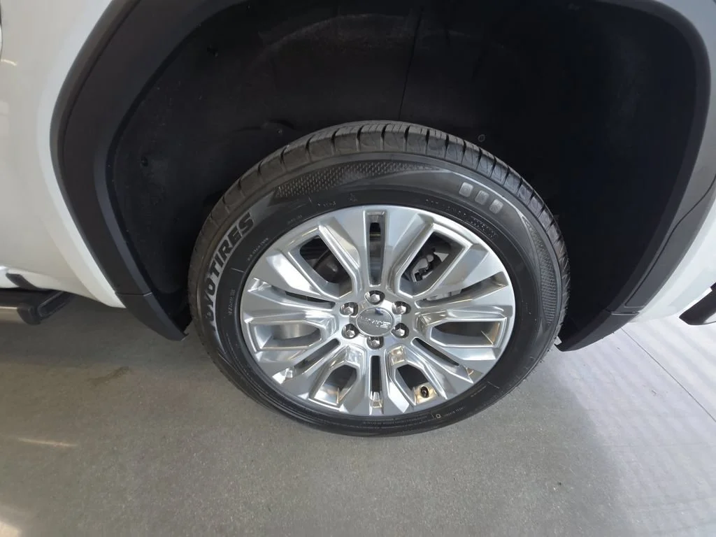Used 2020 WHITE FROST TRICOAT GMC Denali image 26