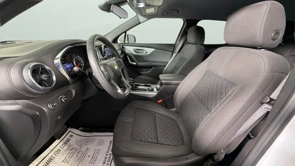 Used 2022 Summit White Chevrolet 2LT image 17