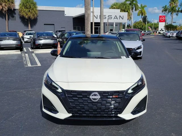New 2026 Pearl White TriCoat / Super Black Two-tone Nissan SR image 2