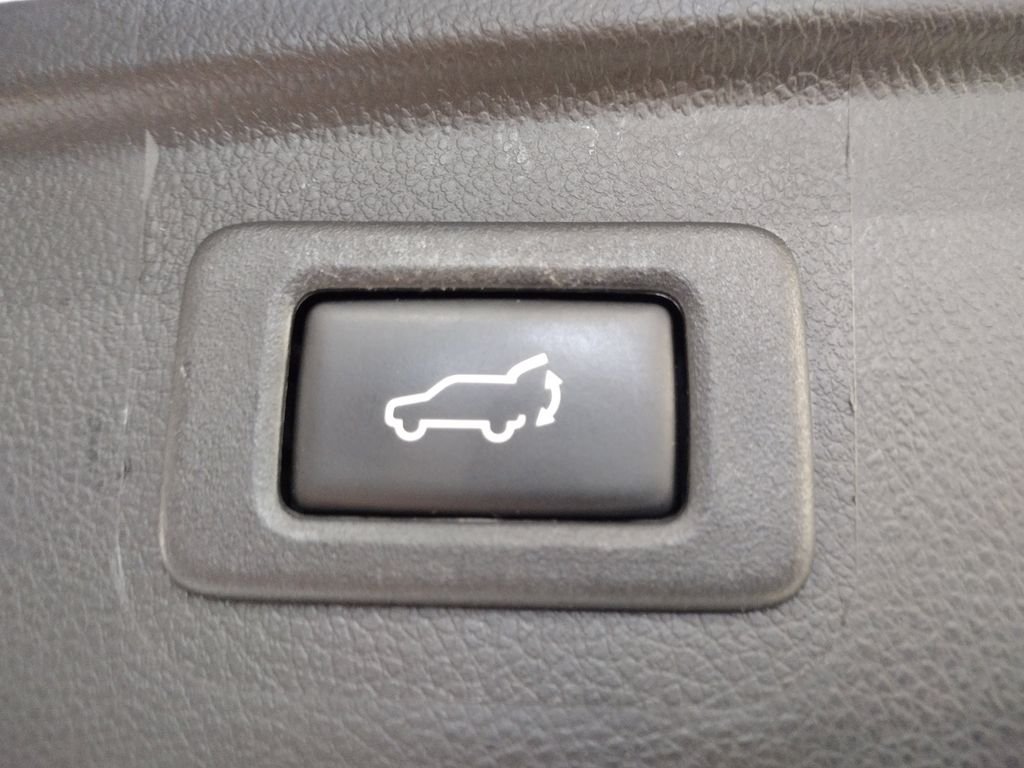 Used 2017 White Subaru 3.6R image 18