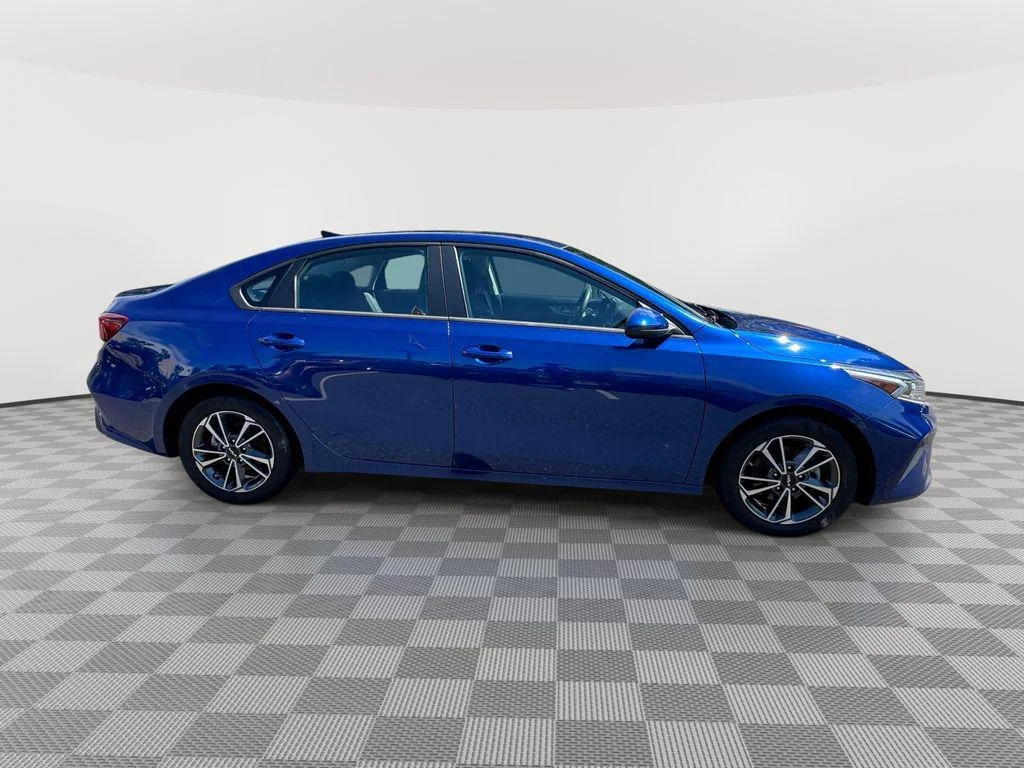 Used 2022 Deep Sea Blue Kia LXS image 7