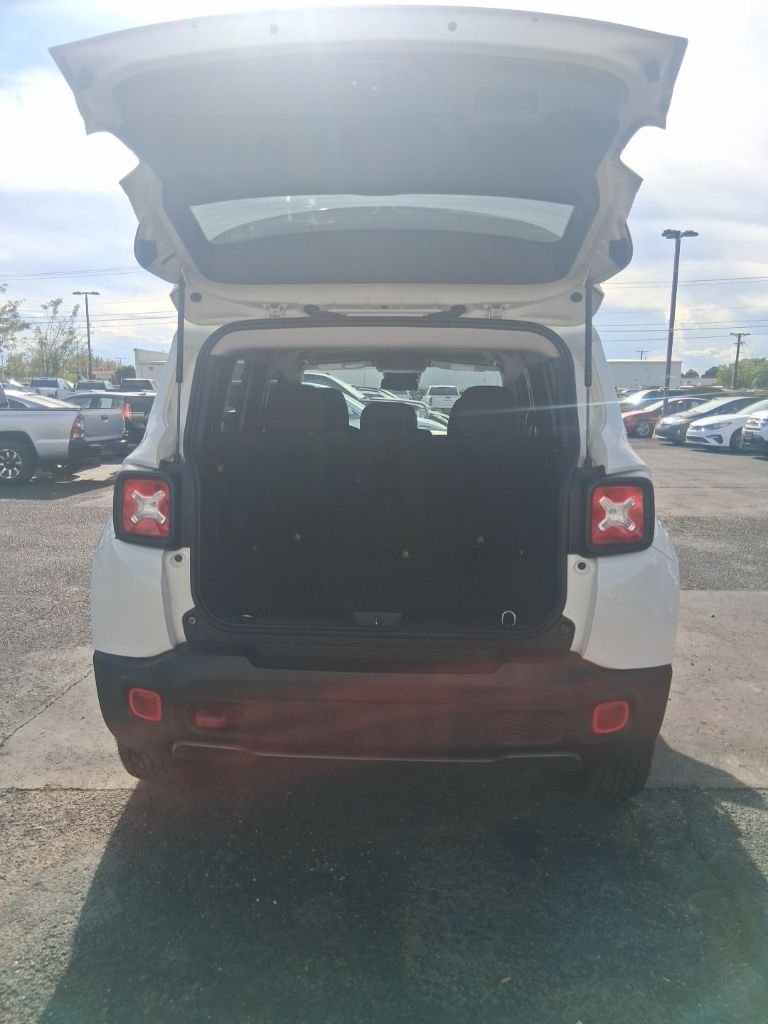 Used 2020 White Jeep Trailhawk image 9