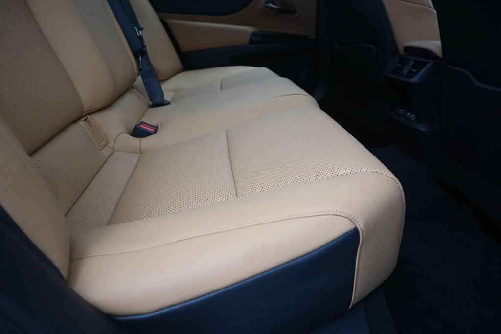 Used 2024 White Lexus 350 image 22