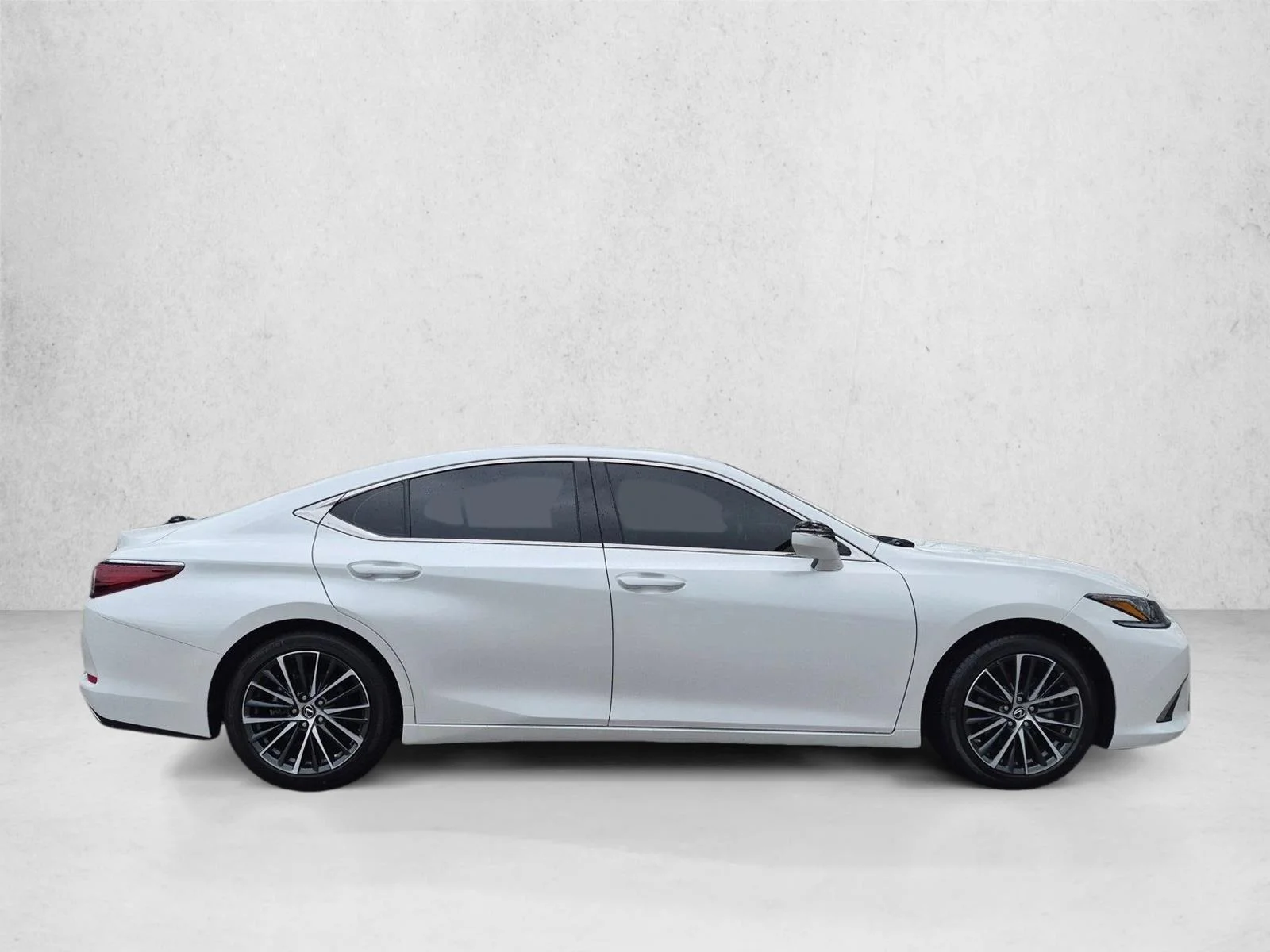Certified Used 2025 Eminent White Pearl Lexus ES 350 image 4