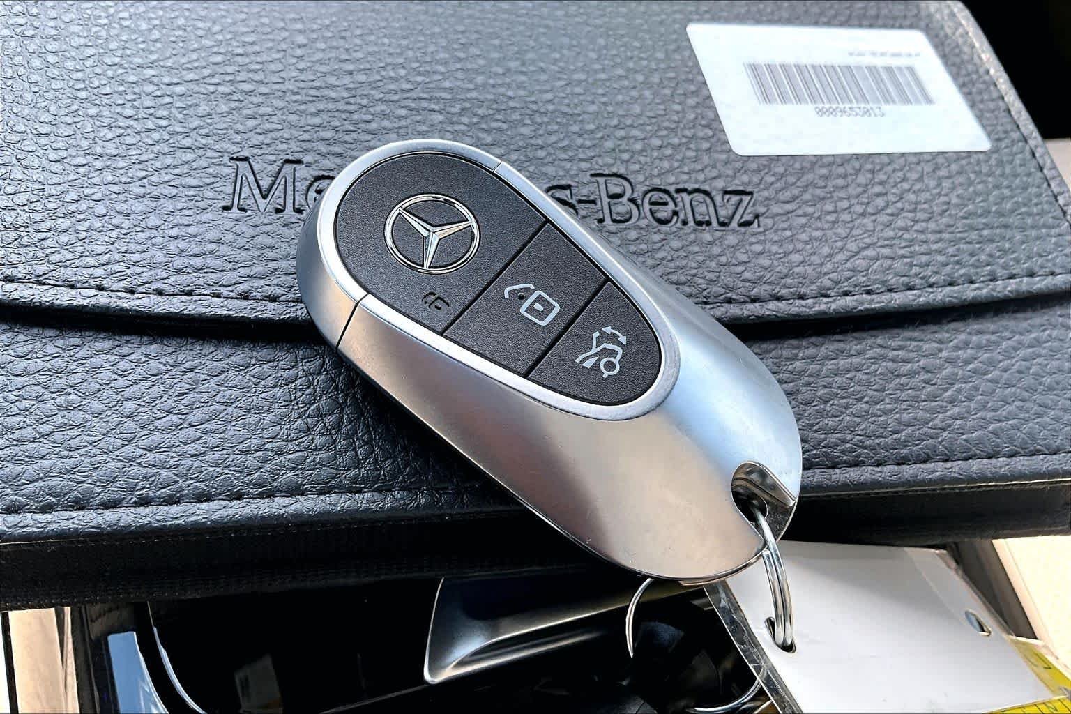 Used 2025 Polar White Mercedes-Benz GLC 300 image 15