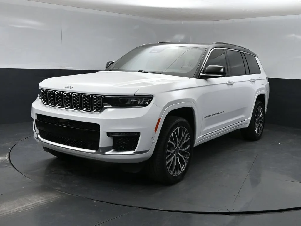 Used 2024 White Jeep Summit image 5
