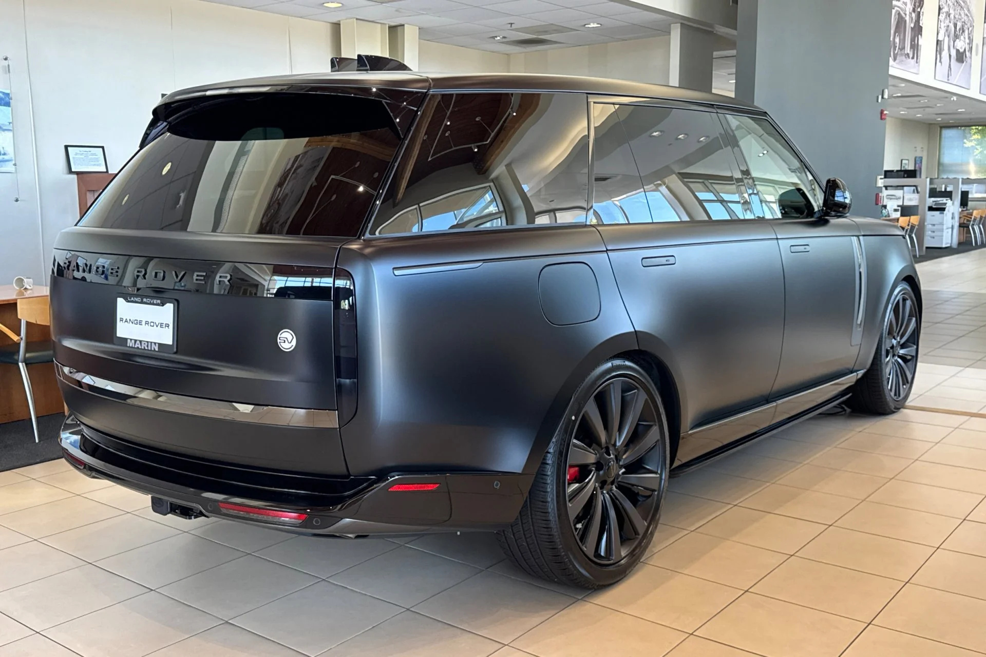 New 2026  Land Rover SV image 2