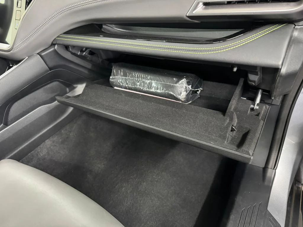 Used 2025 Silver Subaru Onyx Edition image 27