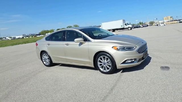 Used 2017 White Gold Ford SE image 9