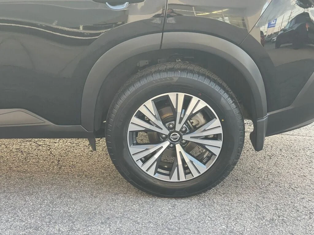 Used 2021 Super Black Nissan SV image 36