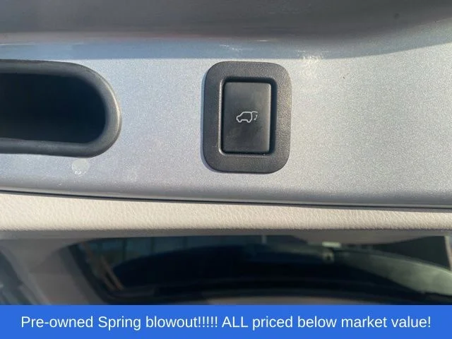 Used 2015 Silver Toyota XLE V6 image 22