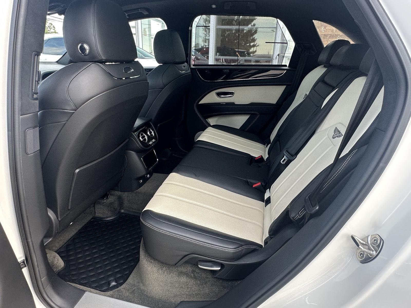 Used 2023  BENTLEY  image 9