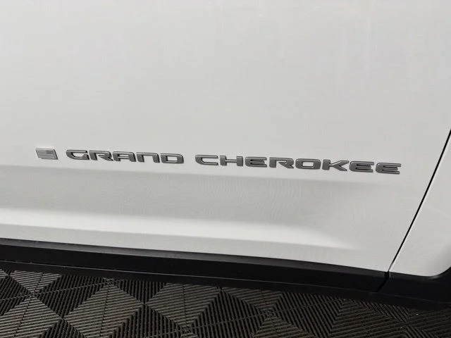 New 2026 White Jeep  image 3