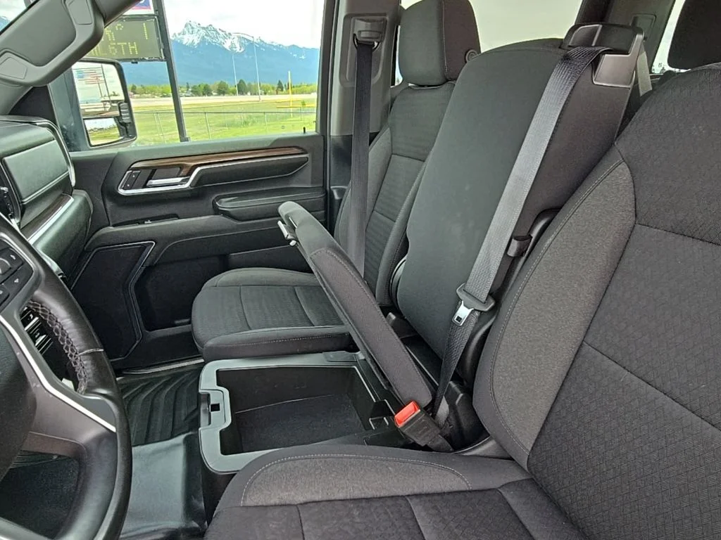Used 2024 Summit White Chevrolet LT image 18