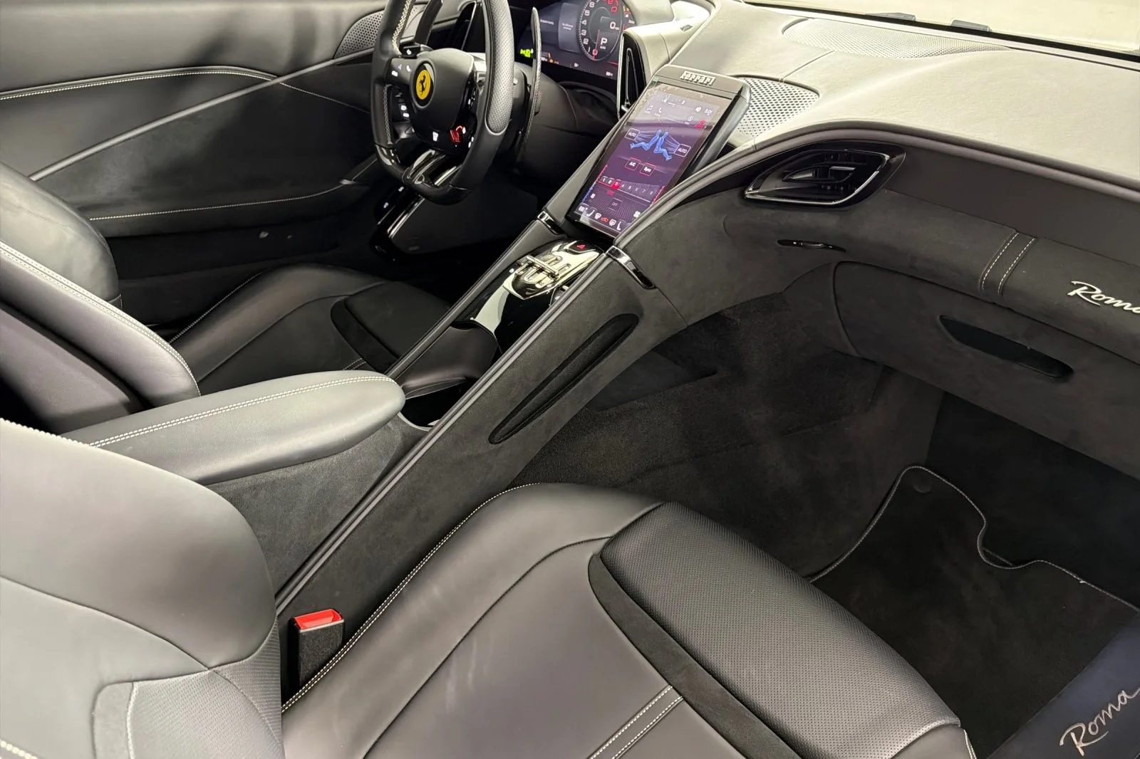 Used 2021 Nero Ferrari Coupe image 12
