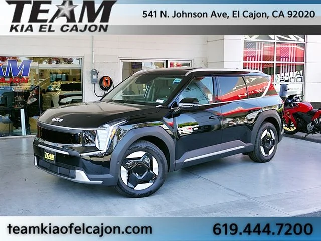 New 2026 Black Kia Wind image 1