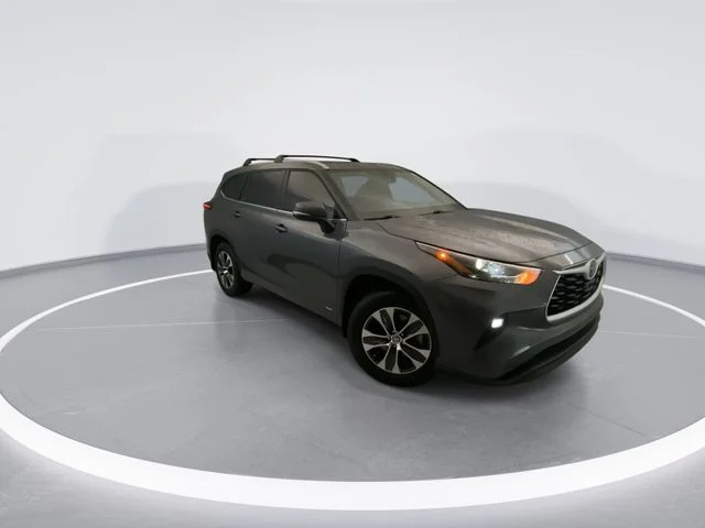 Used 2025 Gray Toyota XLE image 2