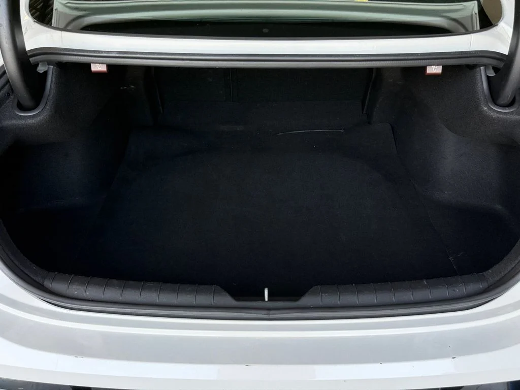 Used 2025 White Hyundai SEL image 14