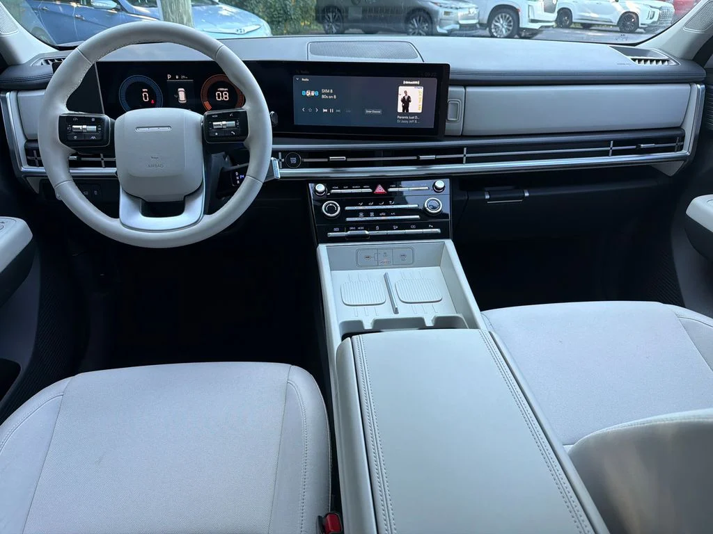 Used 2025 White Hyundai SE image 23
