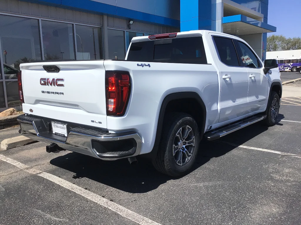 New 2026 Summit White GMC SLE image 5