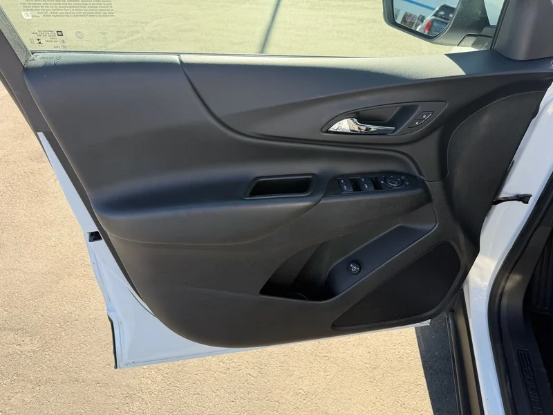 Used 2024 Summit White Chevrolet LT image 15