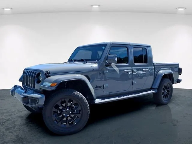 Used 2023 Gray Jeep High Altitude image 2