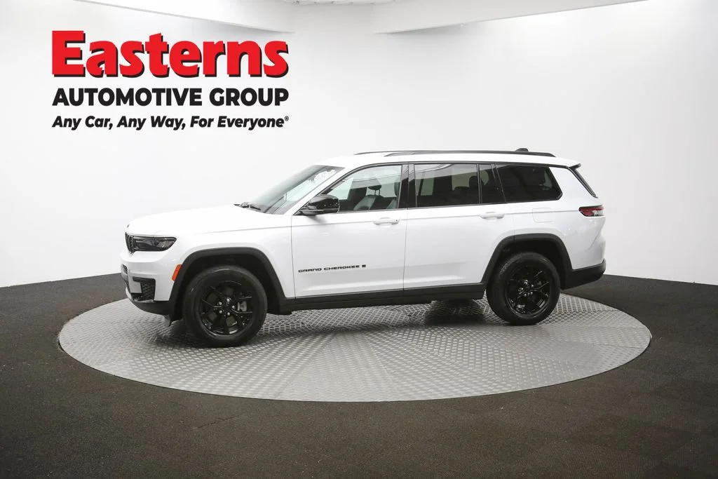 Used 2024 White Jeep Altitude image 61