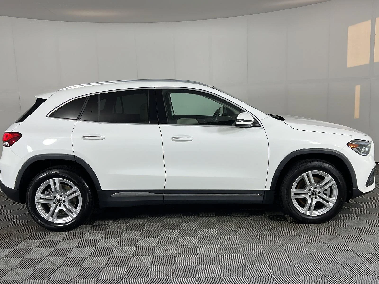 Used 2023 Polar White Mercedes-Benz GLA 250 image 20
