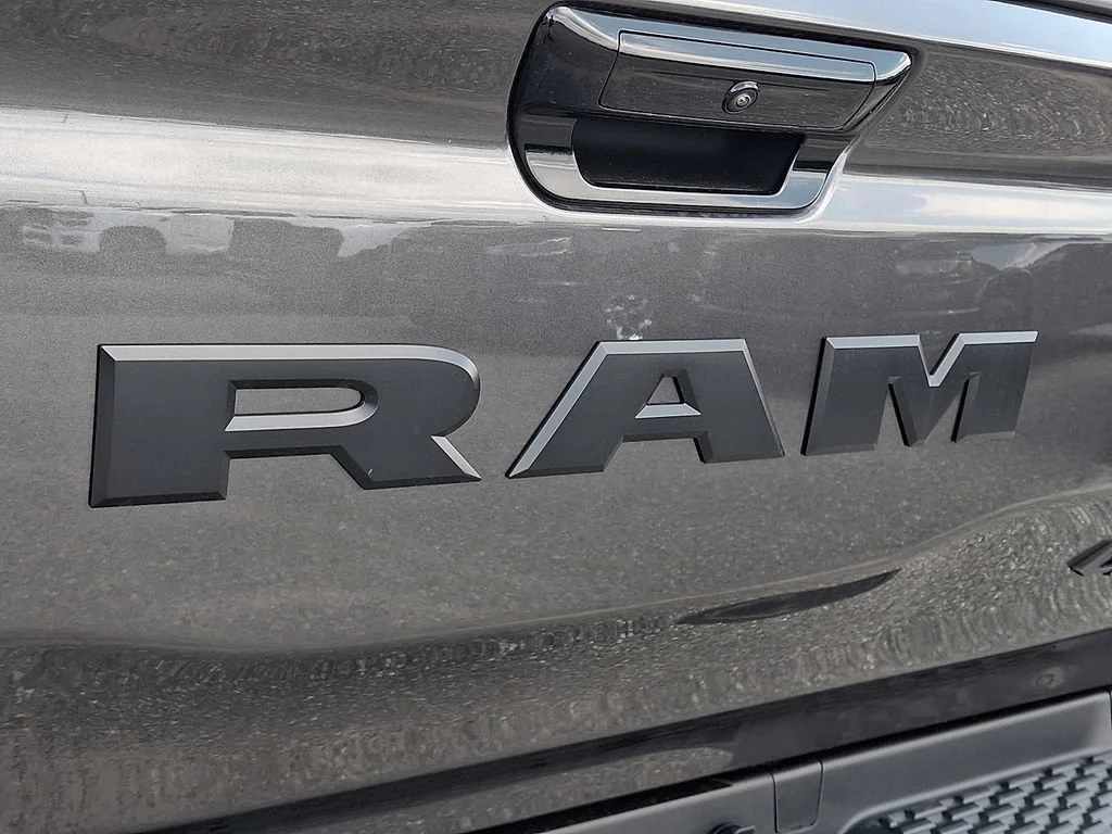 New 2027 Granite Crystal Metallic Clearcoat Ram Laramie image 21