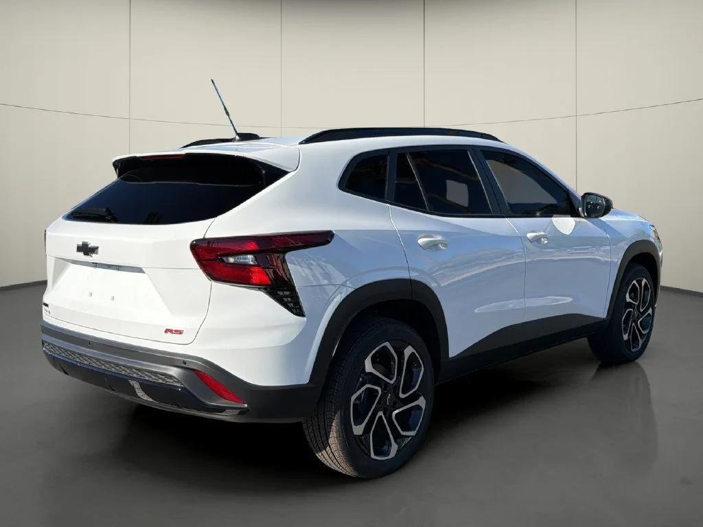 New 2026 Summit White Chevrolet 2RS image 7