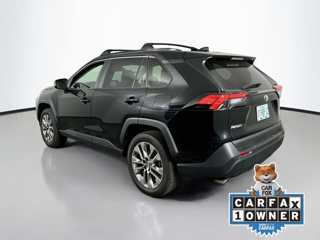 Used 2023 Midnight Black Metallic Toyota XLE Premium image 6