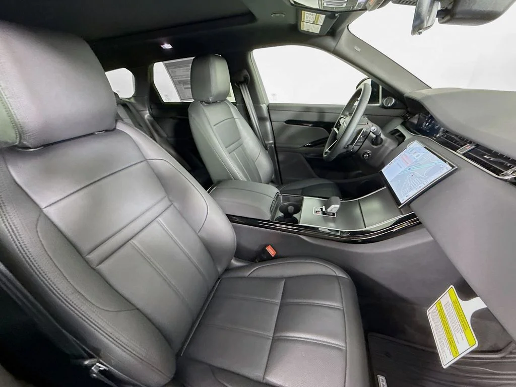 New 2025 Santorini Black Metallic Land Rover Dynamic image 26