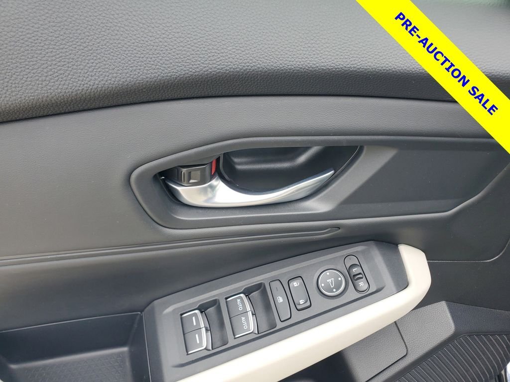 Used 2025 Gray Honda SE image 21