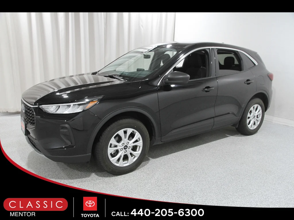 Used 2024 Agate Black Ford Active image 3