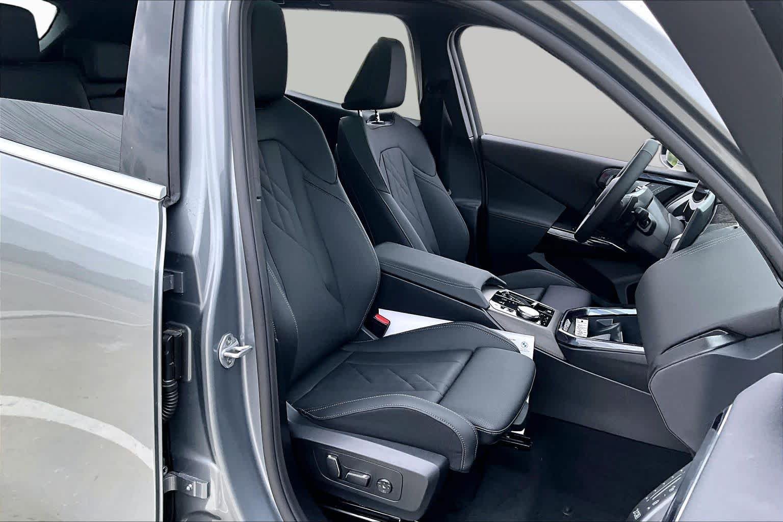 Used 2026 Skyscraper Grey Metallic BMW 30 xDrive image 8