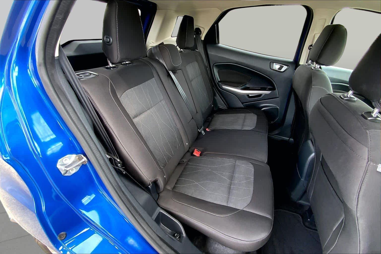 Used 2018 Lightning Blue Metallic Ford SE image 16