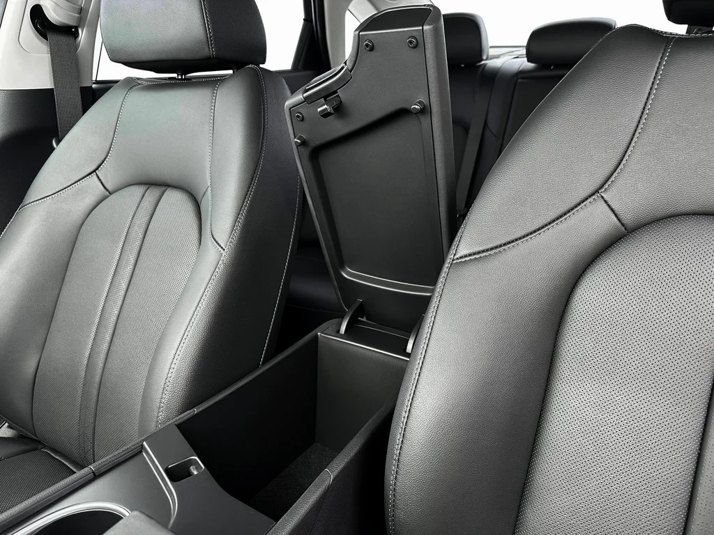 Used 2025 Black Hyundai Limited image 19