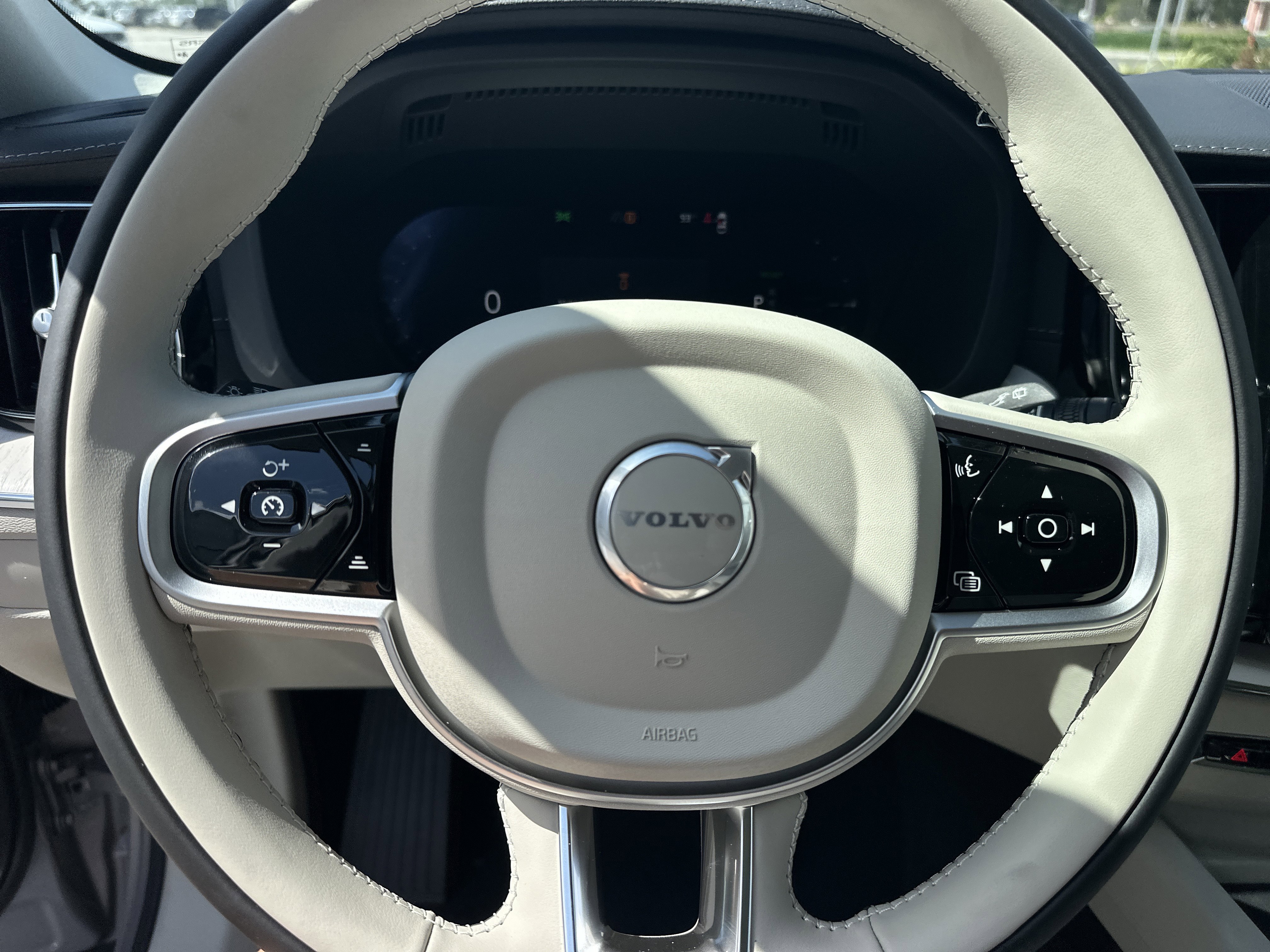New 2026 Aurora Silver Volvo Ultra image 21