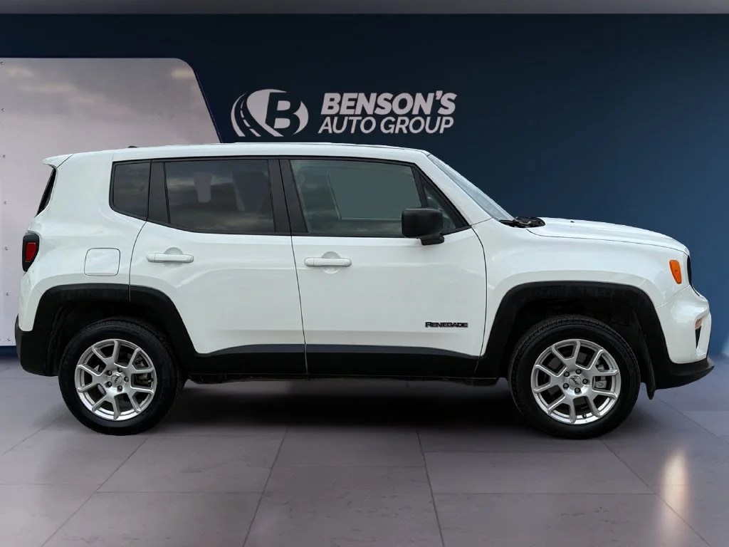 Used 2023 White Jeep Latitude image 6