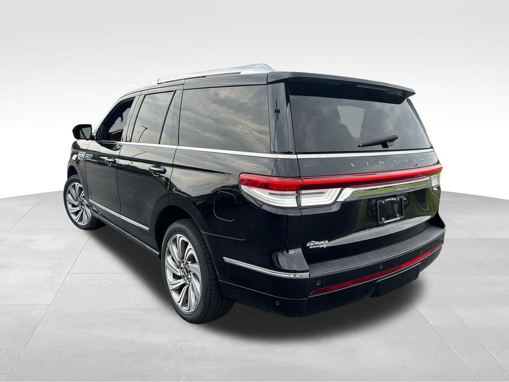 Used 2022 Black Lincoln Reserve image 3