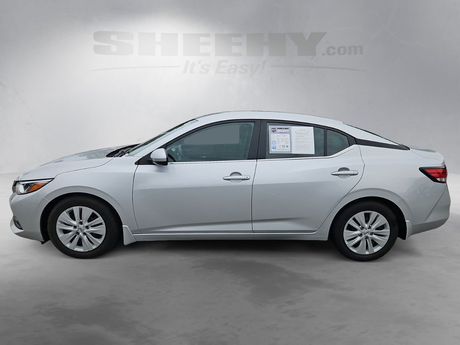 Used 2022 Silver Nissan S image 15